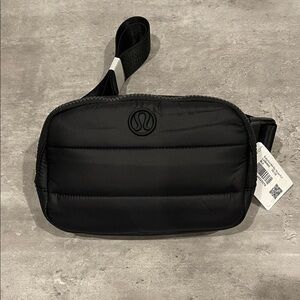 lululemon athletica Black 1L Wunder Puff belt bag